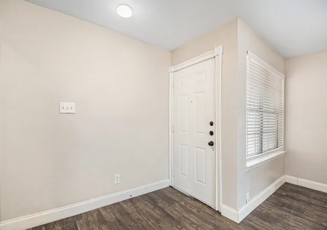 Photo 3 of Sale Pending at 6913 W Cleburne Rd, Fort Worth, TX 76133 | MLS# 21327083 | Listing updated on 2026-08-25