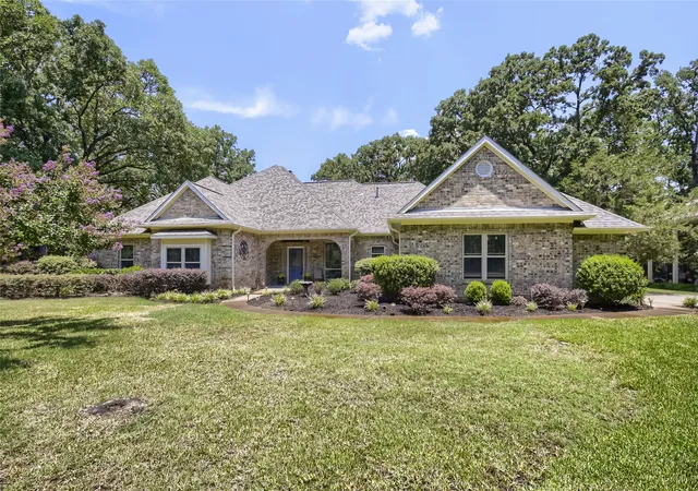 Photo 3 of Single family home for sale at 1573 Oak Bend Dr, Kaufman, TX 75142 | MLS# 21325730 | Listing updated on 2026-08-22