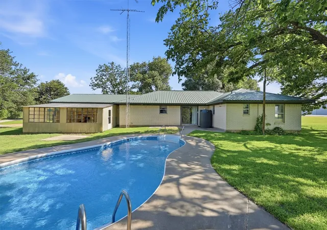 Photo 1 of Single family home for sale at 1746 Fm 678, Gainesville, TX 76240 | MLS# 21323468 | Listing updated on 2026-08-22