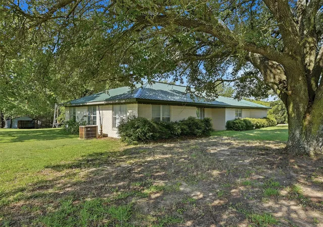 Photo 3 of Single family home for sale at 1746 Fm 678, Gainesville, TX 76240 | MLS# 21323468 | Listing updated on 2026-08-22