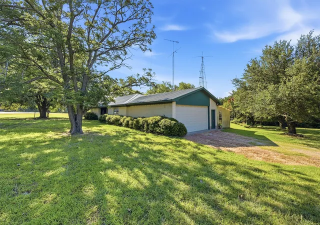 Photo 3 of Single family home for sale at 1746 Fm 678, Gainesville, TX 76240 | MLS# 21323468 | Listing updated on 2026-08-22
