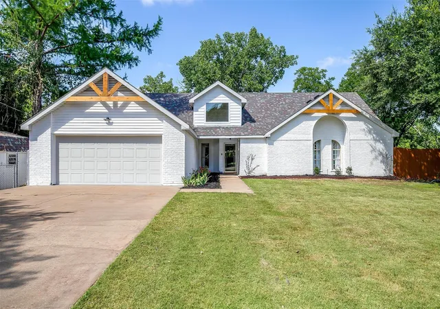 Photo 1 of Single family home for sale at 1401 Cheyenne Trl, Granbury, TX 76048 | MLS# 21326711 | Listing updated on 2026-08-26