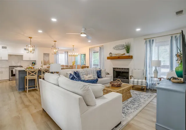 Photo 3 of Single family home for sale at 1401 Cheyenne Trl, Granbury, TX 76048 | MLS# 21326711 | Listing updated on 2026-10-05