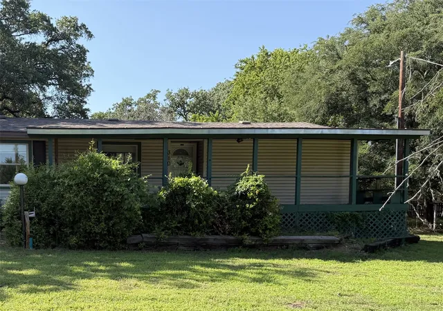 Photo 3 of Sale Pending at 310 Taurus Rd, Granbury, TX 76049 | MLS# 21322848 | Listing updated on 2026-08-19
