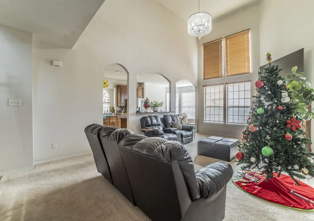 Photo 3 of Single family home for sale at 317 Crescent Creek Ln, Fort Worth, TX 76140 | MLS# 21327126 | Listing updated on 2026-07-10