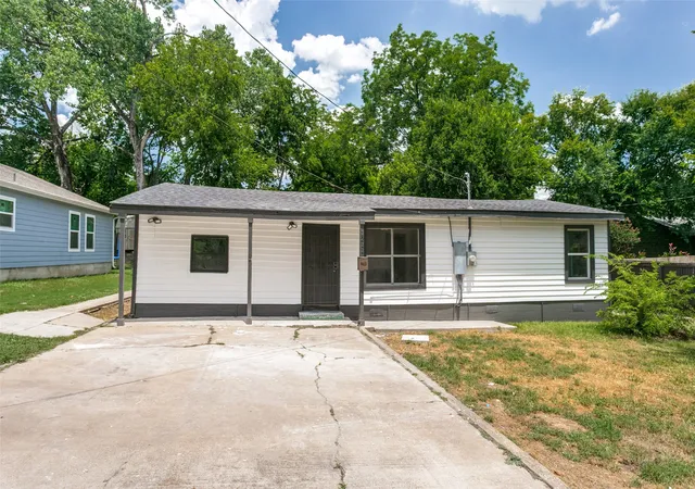 Photo 2 of Single family home for sale at 1211 E Virginia St, Mc Kinney, TX 75069 | MLS# 21327145 | Listing updated on 2026-08-26