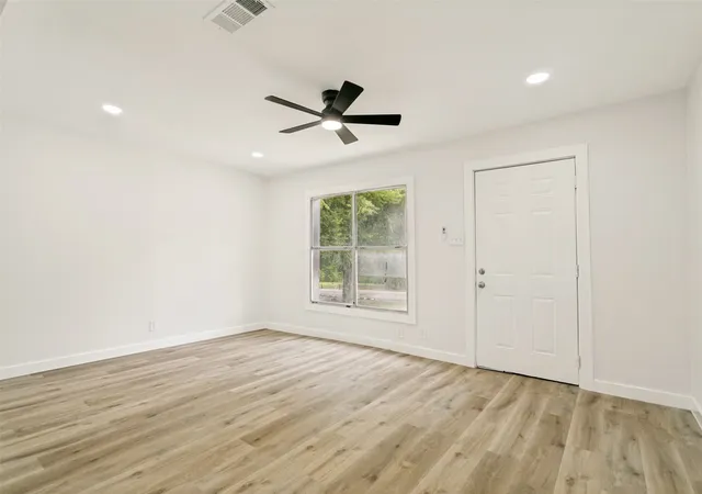 Photo 3 of Single family home for sale at 1211 E Virginia St, Mc Kinney, TX 75069 | MLS# 21327145 | Listing updated on 2026-08-26