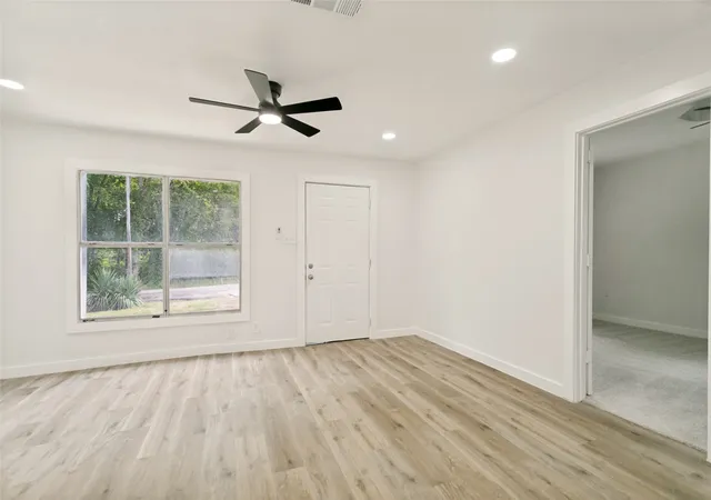 Photo 4 of Single family home for sale at 1211 E Virginia St, Mc Kinney, TX 75069 | MLS# 21327145 | Listing updated on 2026-09-22