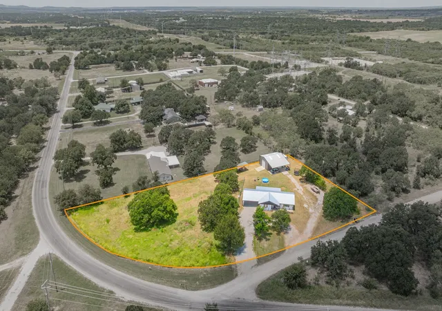 Photo 2 of Single family home for sale at 352 Seaberry Loop, Graham, TX 76450 | MLS# 21325410 | Listing updated on 2026-07-12