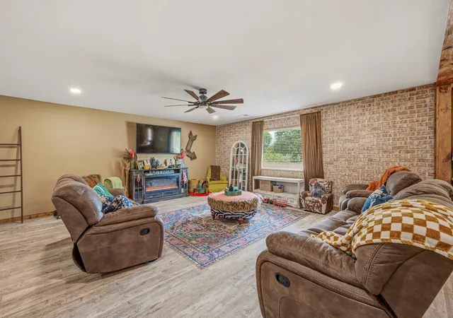 Photo 4 of Single family home for sale at 352 Seaberry Loop, Graham, TX 76450 | MLS# 21325410 | Listing updated on 2026-07-12