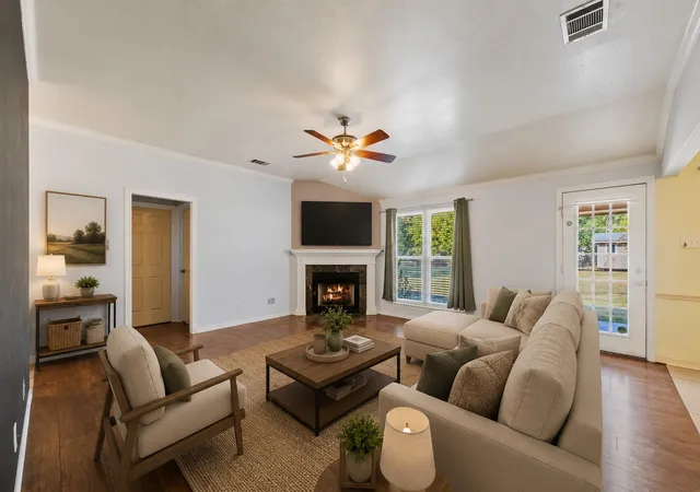 Photo 2 of Single family home for sale at 313 N Main St, Red Oak, TX 75154 | MLS# 21327116 | Listing updated on 2026-08-27