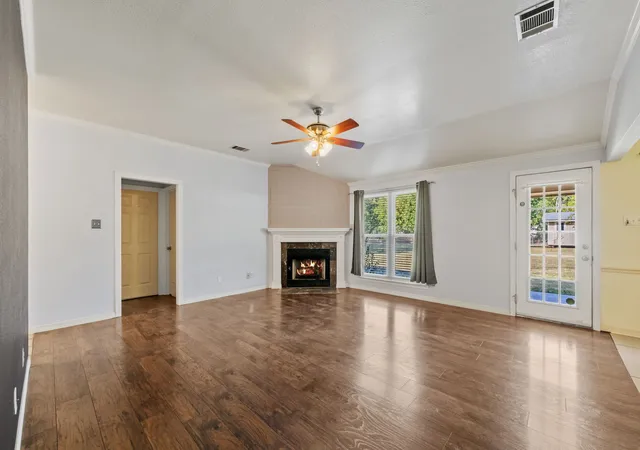 Photo 3 of Single family home for sale at 313 N Main St, Red Oak, TX 75154 | MLS# 21327116 | Listing updated on 2026-08-27