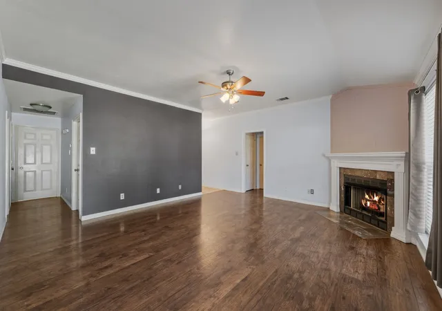 Photo 4 of Single family home for sale at 313 N Main St, Red Oak, TX 75154 | MLS# 21327116 | Listing updated on 2026-08-27
