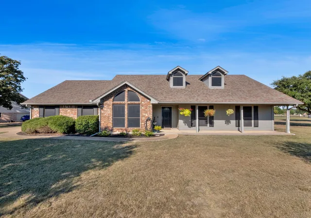 Photo 1 of Single family home for sale at 1020 Oak Hollow Ln, Seagoville, TX 75159 | MLS# 21327149 | Listing updated on 2026-08-30