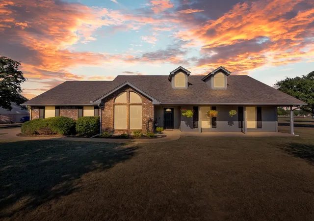 Photo 2 of Single family home for sale at 1020 Oak Hollow Ln, Seagoville, TX 75159 | MLS# 21327149 | Listing updated on 2026-08-30