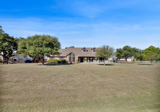 Photo 3 of Single family home for sale at 1020 Oak Hollow Ln, Seagoville, TX 75159 | MLS# 21327149 | Listing updated on 2026-08-30