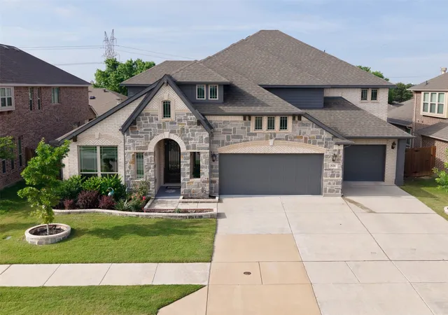 Photo 1 of Single family home for sale at 521 Ridgewater Trl, Fort Worth, TX 76131 | MLS# 21327180 | Listing updated on 2026-10-06