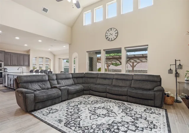 Photo 3 of Single family home for sale at 521 Ridgewater Trl, Fort Worth, TX 76131 | MLS# 21327180 | Listing updated on 2026-10-06