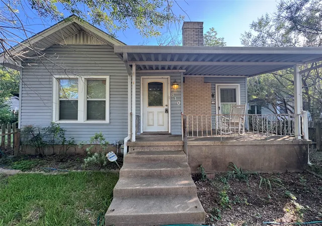 Photo 1 of Single family home for sale at 810 N 33rd St, Waco, TX 76707 | MLS# 21327190 | Listing updated on 2026-08-17