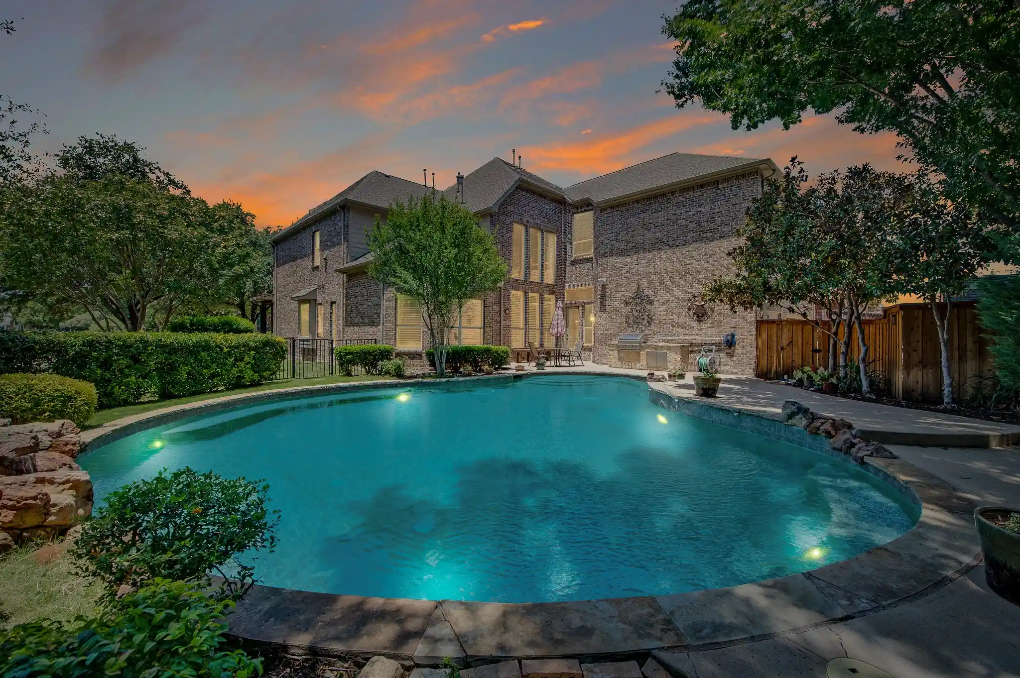 Photo 1 of Single family home for sale at 8572 Rochdale Ct, Frisco, TX 75035 | MLS# 21327109 | Listing updated on 2026-10-25