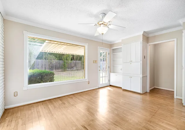 Photo 3 of Sale Pending at 2621 Arroyo Rd, Waco, TX 76710 | MLS# 21326784 | Listing updated on 2026-09-28