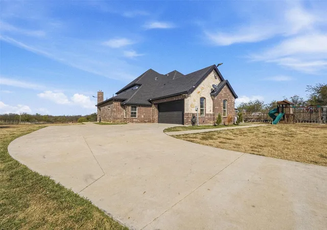 Photo 3 of Single family home for sale at 5039 Cheryl Ln, Kaufman, TX 75142 | MLS# 21327275 | Listing updated on 2026-10-03