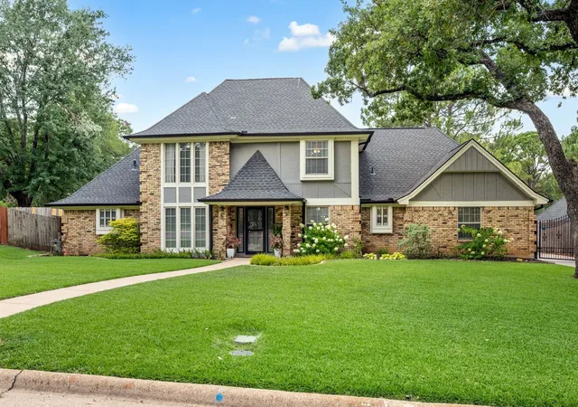 Photo 2 of Single family home for sale at 4102 Greenway Ct, Colleyville, TX 76034 | MLS# 21318378 | Listing updated on 2026-08-19