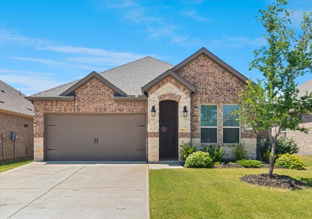 Photo 1 of Single family home for sale at 10330 Quail Pointe Rd, Aubrey, TX 76227 | MLS# 21323987 | Listing updated on 2026-08-24