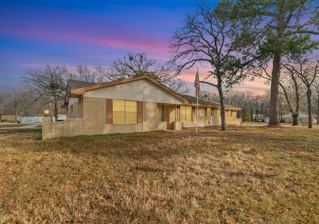Photo 1 of Sale Pending at 402 Baseline Rd, Aubrey, TX 76227 | MLS# 21326792 | Listing updated on 2026-08-25