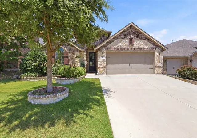 Photo 2 of Sale Pending at 6053 Shiner Dr, Fort Worth, TX 76179 | MLS# 21316430 | Listing updated on 2026-08-31