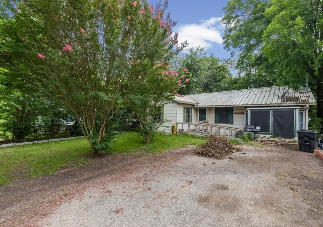 Photo 4 of Sale Pending at 906 Branch St, Greenville, TX 75401 | MLS# 21325957 | Listing updated on 2026-10-08