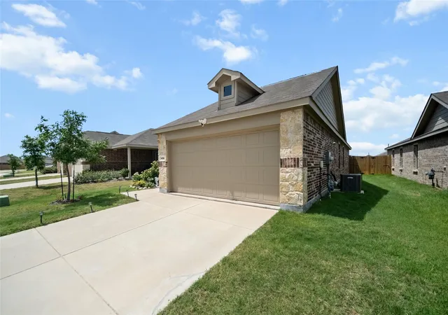 Photo 3 of Sale Pending at 1438 Dovekie Dr, Forney, TX 75126 | MLS# 21320974 | Listing updated on 2026-09-05