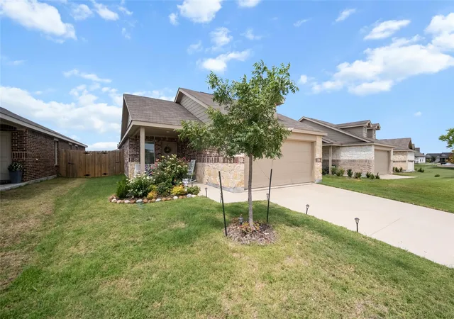 Photo 4 of Sale Pending at 1438 Dovekie Dr, Forney, TX 75126 | MLS# 21320974 | Listing updated on 2026-09-05