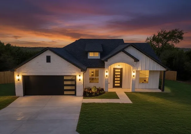 Photo 1 of Sale Pending at 4620 Evening View Dr, Granbury, TX 76048 | MLS# 21327007 | Listing updated on 2026-08-26