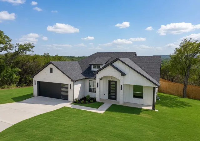 Photo 3 of Sale Pending at 4620 Evening View Dr, Granbury, TX 76048 | MLS# 21327007 | Listing updated on 2026-08-26