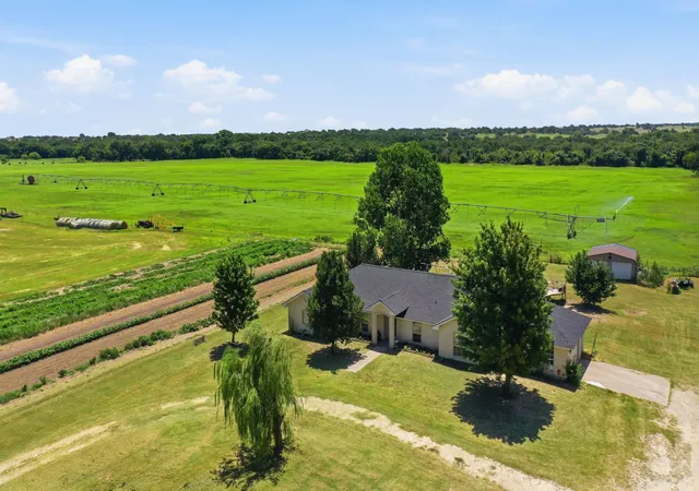 Photo 3 of House for sale at 1640 County Road 185, Stephenville, TX 76401 | MLS# 21326943 | Listing updated on 2026-08-22