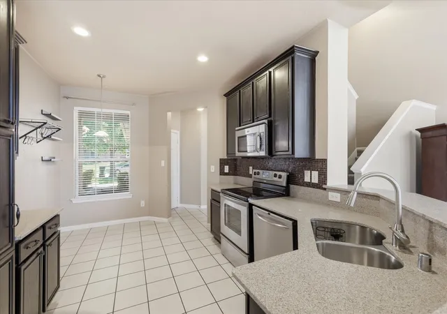 2nd image of 932 Avondale Ln, Plano, TX 75025 | MLS# 21306196
