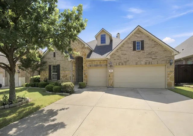 Photo 1 of Single family home for sale at 121 Oakwood Ln, Hickory Creek, TX 75065 | MLS# 21302463 | Listing updated on 2026-09-18