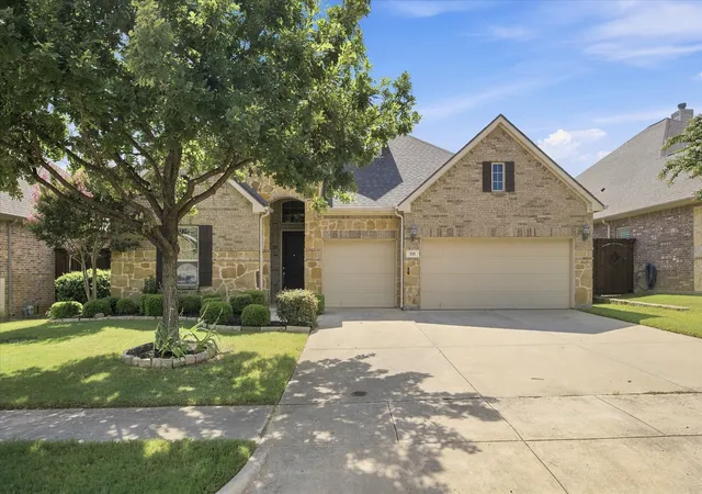 Photo 2 of Single family home for sale at 121 Oakwood Ln, Hickory Creek, TX 75065 | MLS# 21302463 | Listing updated on 2026-09-18