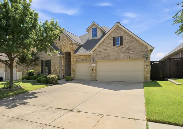 Photo 3 of Single family home for sale at 121 Oakwood Ln, Hickory Creek, TX 75065 | MLS# 21302463 | Listing updated on 2026-09-18