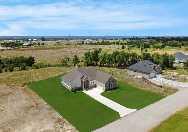 Photo 3 of Single family home for sale at 1020 Don Eve Ct, Azle, TX 76020 | MLS# 21322570 | Listing updated on 2026-10-02