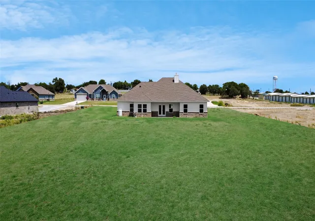 Photo 4 of Single family home for sale at 1020 Don Eve Ct, Azle, TX 76020 | MLS# 21322570 | Listing updated on 2026-10-02