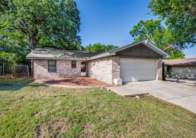 2nd image of 712 Chisholm Trl, Denton, TX 76209 | MLS# 21326165
