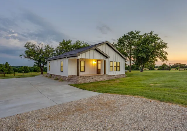 Photo 4 of House for sale at 1778 County Road 217, Collinsville, TX 76233 | MLS# 21326319 | Listing updated on 2026-07-10