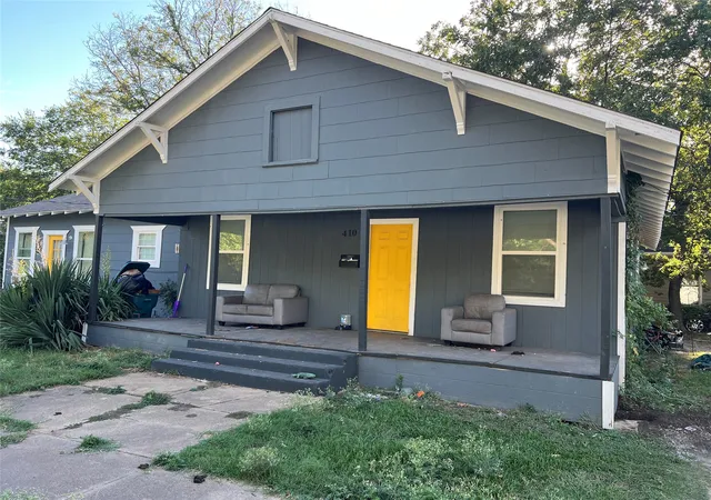Photo 1 of Multi family home for sale at 410 S Vaden St, Sherman, TX 75090 | MLS# 21327409 | Listing updated on 2026-07-10