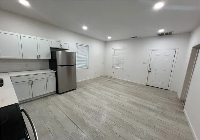 Photo 3 of House for sale at 410 S Vaden St, Sherman, TX 75090 | MLS# 21327409 | Listing updated on 2026-07-10