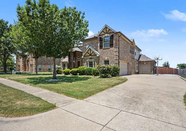 Photo 3 of Single family home for sale at 2605 Tall Meadows Dr, Midlothian, TX 76065 | MLS# 21326479 | Listing updated on 2026-08-31