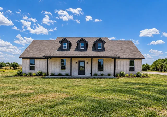 Photo 1 of Single family home for sale at 140 Alamo Rd, Weatherford, TX 76088 | MLS# 21325773 | Listing updated on 2026-09-30