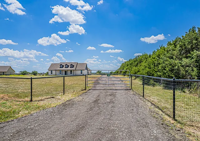 Photo 2 of Single family home for sale at 140 Alamo Rd, Weatherford, TX 76088 | MLS# 21325773 | Listing updated on 2026-07-10