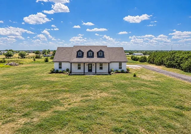 Photo 2 of Single family home for sale at 140 Alamo Rd, Weatherford, TX 76088 | MLS# 21325773 | Listing updated on 2026-09-30